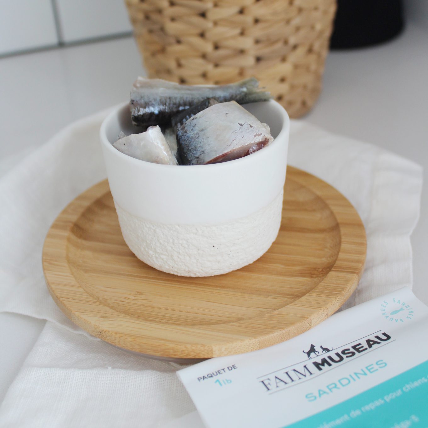 Sardines entières fraîches et crues pour chiens et chats Faim Museau